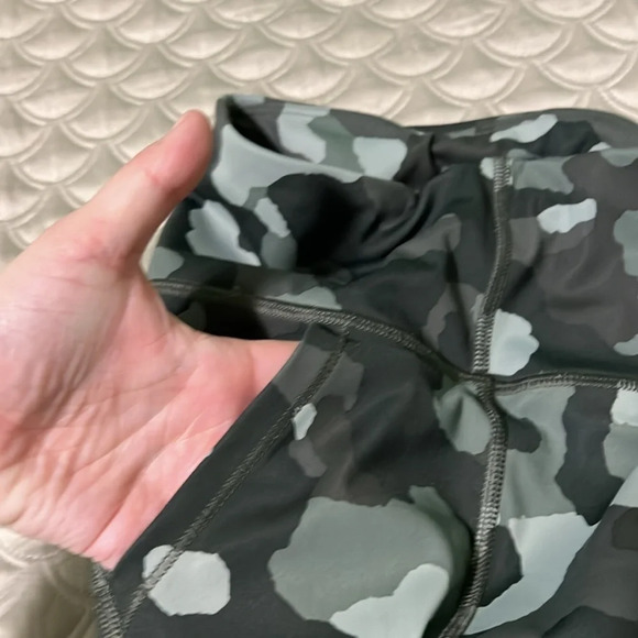 Athleta Lightning Camo 7/8 Tight- S - Picture 7 of 8